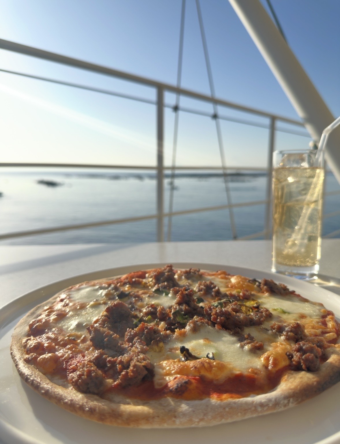 釜揚げしらすと青のりのピザ